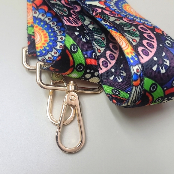 Adjustable Geometric Pattern Shoulder Strap Expandable 45" - Picture 7 of 7